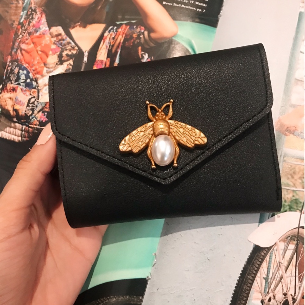Wallet with bee accent